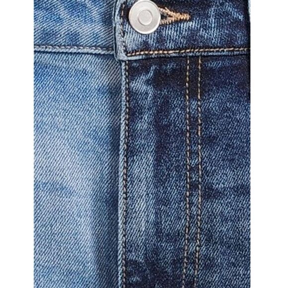 No Boundaries Super High Rise Destructed Mom Jeans - Picture 4 of 4
